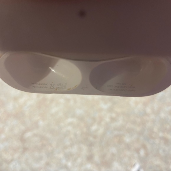 Apple AirPod 1st generation case with broken AirPods read description - Picture 6 of 7